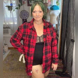 American Eagle Outfitter Black & Red Buffalo Check Button Front Shirt Size Large